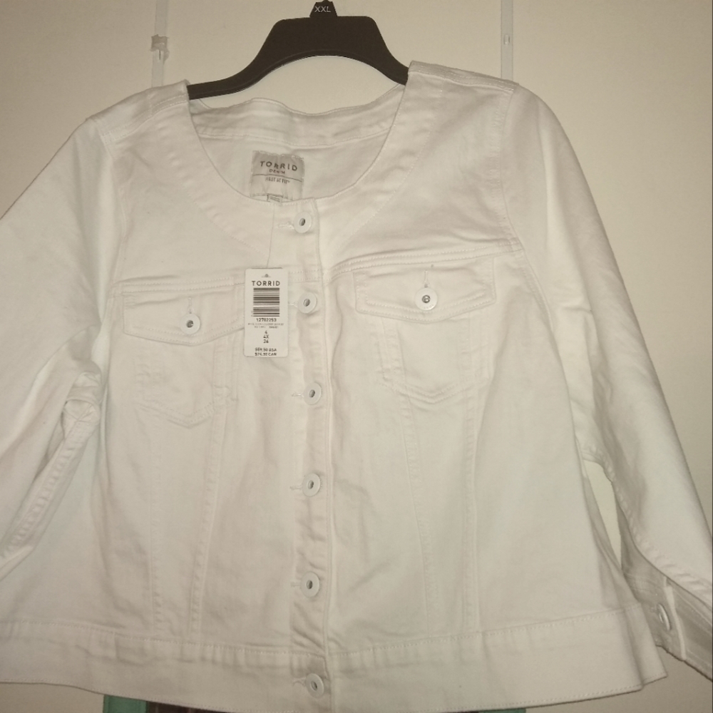 Collarless jean jacket